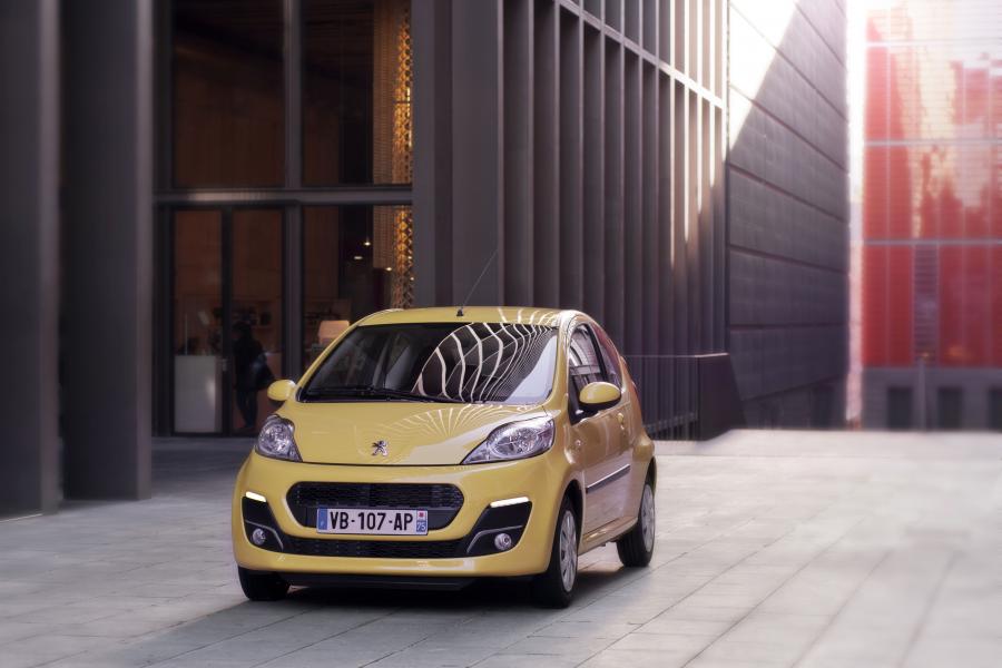  Peugeot 107 3-Door 2012 года  (фото 7 из 9)
